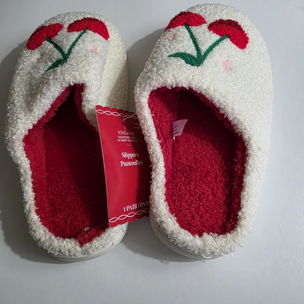 Ashland Cream Kids Slippers with Red Cherry Motif Various Sizes Available NEW